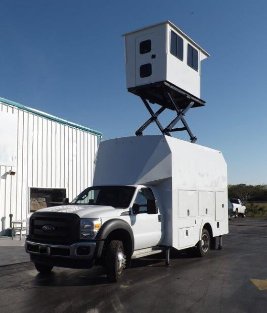 TAG Terrahawk Mobile Surveillance Tower Lift Supreme Lift 025 Exterior Corner View